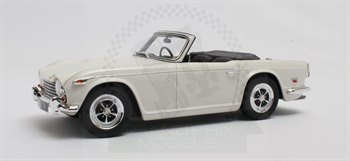 Triumph TR5 PI 1967 White 1:18