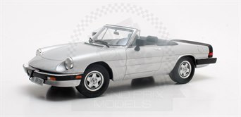 Alfa Romeo Spider III 1986-1989 Silver 1:18