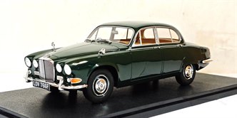 Jaguar 420 1966-1969 Green 1:18