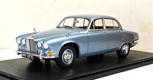 Jaguar 420 1966-1969 Metallic Blue 1:18